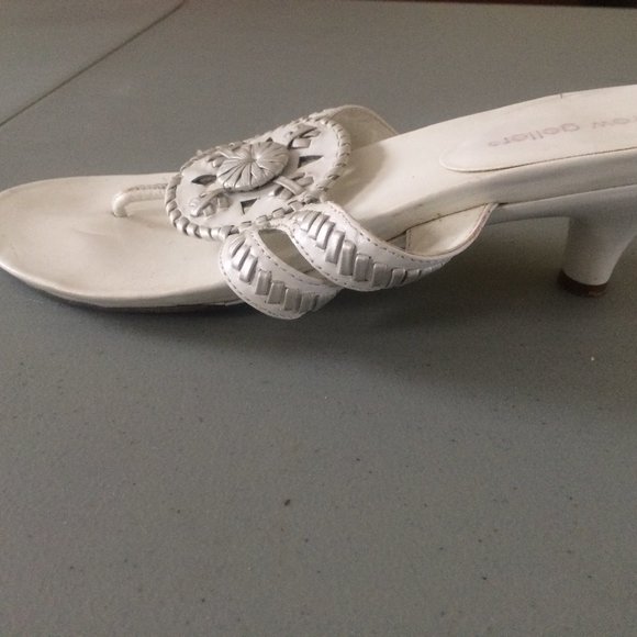 Leather , genuine A. Geller white sandals, kitten heels, silver accents, SZ 9 M - Picture 3 of 8